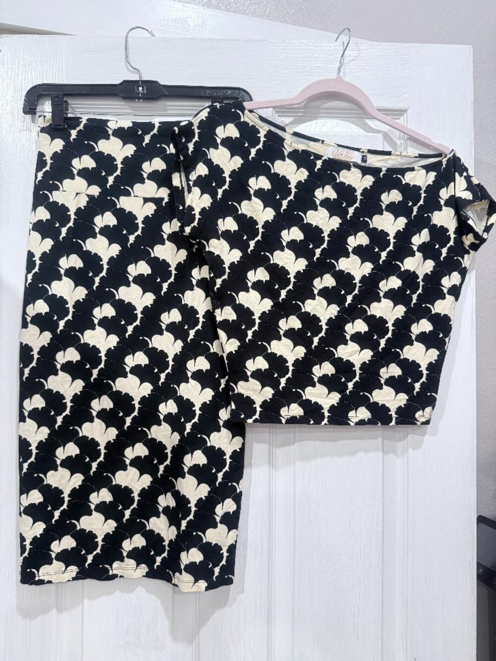 Fighting Eel Ava Sky black blossom top / skirt set sz S/xs